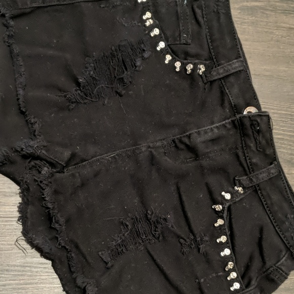 Shorts - Picture 3 of 3